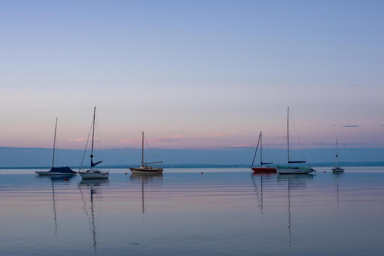 Zsanett Hotel Balatonkeresztúr Esterno foto